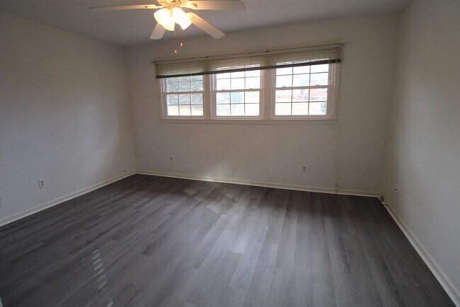 Building Photo - 2378 Valleybrook Rd