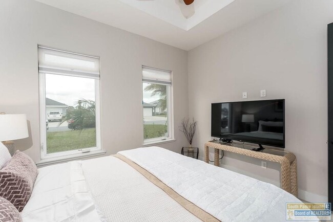 Building Photo - 100 Torrey Pines Dr