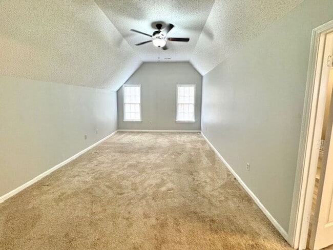 Building Photo - Available Now! 3-bedroom 2.5 bath home 1,8...
