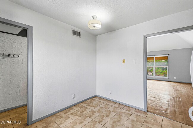 Building Photo - 4433 N Stanton St