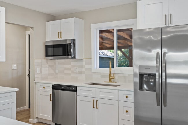 Building Photo - 8408 Dalton Dr SW