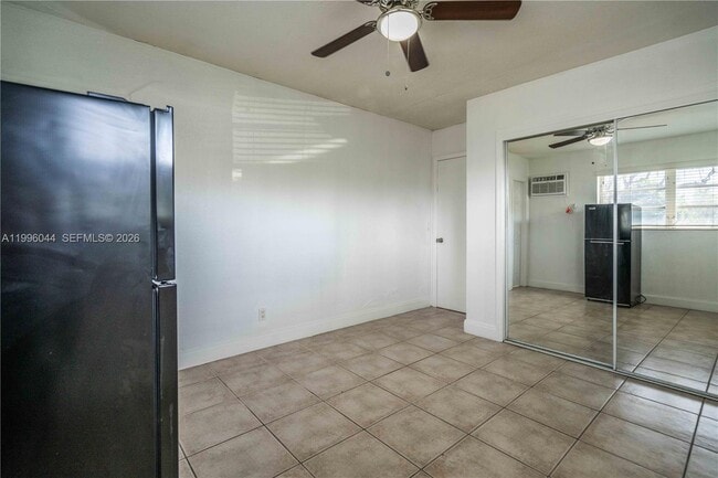 Building Photo - 715 NE 6th St