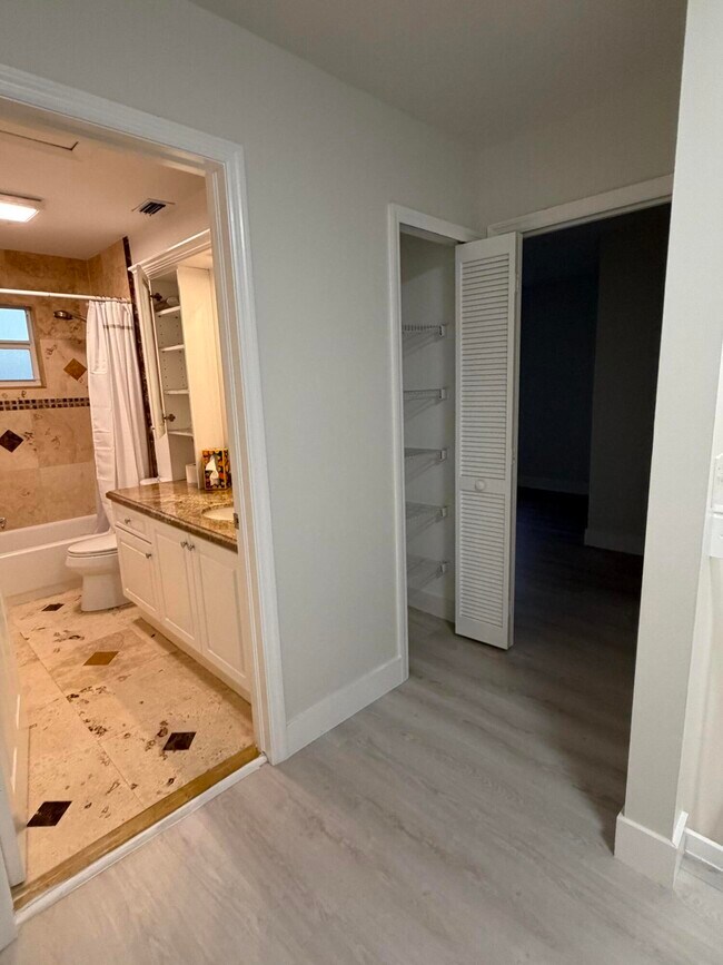 Building Photo - 1343 Lake Breeze Dr