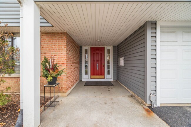 Building Photo - 0N 24 Ambleside Dr