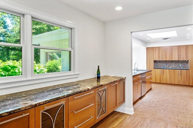 Building Photo - 112 Old Mountain Rd