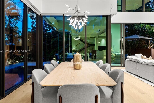 Building Photo - 3306 NE 16th St