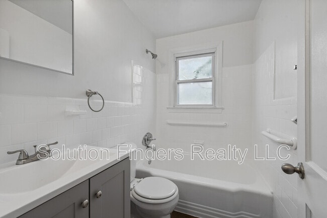 Building Photo - 2110 Coralthorn Rd