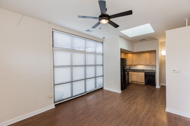 Building Photo - MacTavish Flats