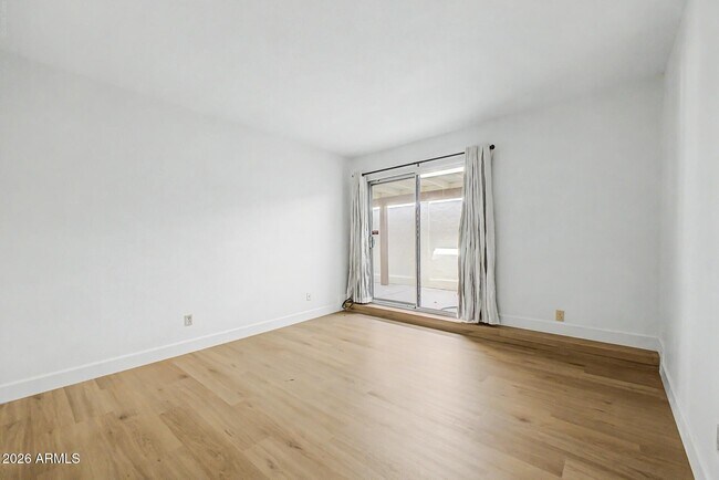 Building Photo - 5207 S Hazelton Ln