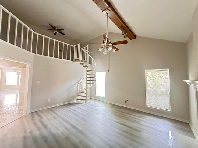 Building Photo - 219 Kings Ct