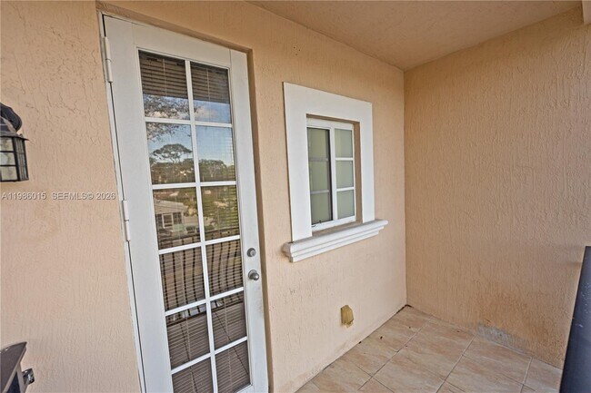 Building Photo - 819 SW 7th Ave