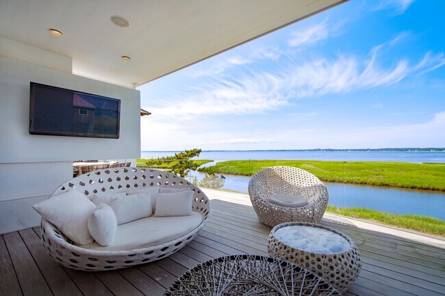 Building Photo - 1377 Meadow Ln