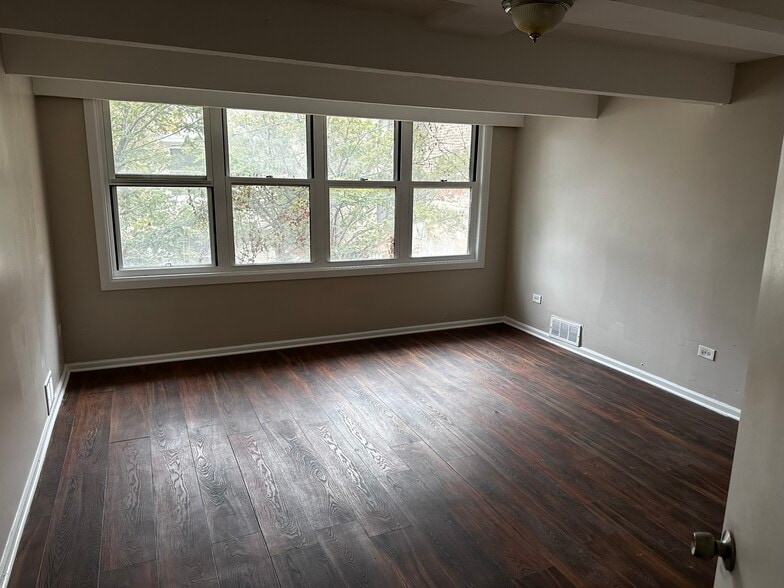 Primary Bed East View - 4816 S Drexel Blvd