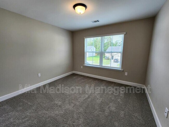 Building Photo - 231 HAISLEY RUN