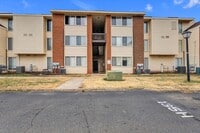 Building Photo - Almost New & Ready for you! Lovely 1 Bedroom/1 Bath Condo