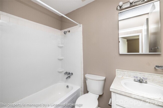 Building Photo - 145 Brentwood Dr