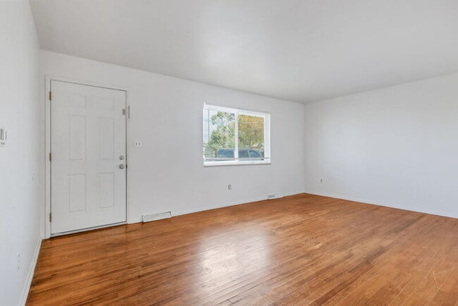 Building Photo - 4282 W Virginia Ave