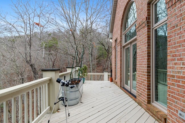 Building Photo - Rent Special! See Description! Spacious Ho...