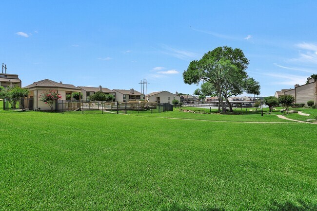 Building Photo - 205G Lakeview Terrace