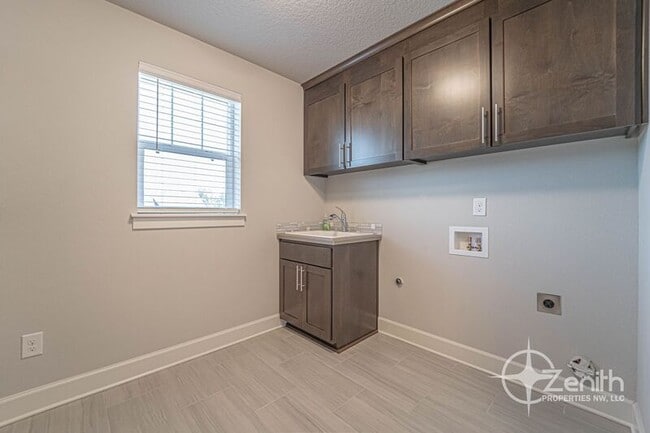 Building Photo - 4837 S 16th Dr