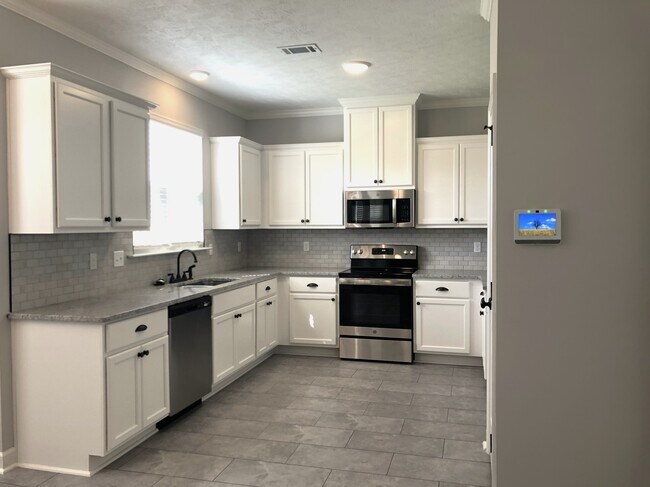 Building Photo - 1052 Mulford Lp