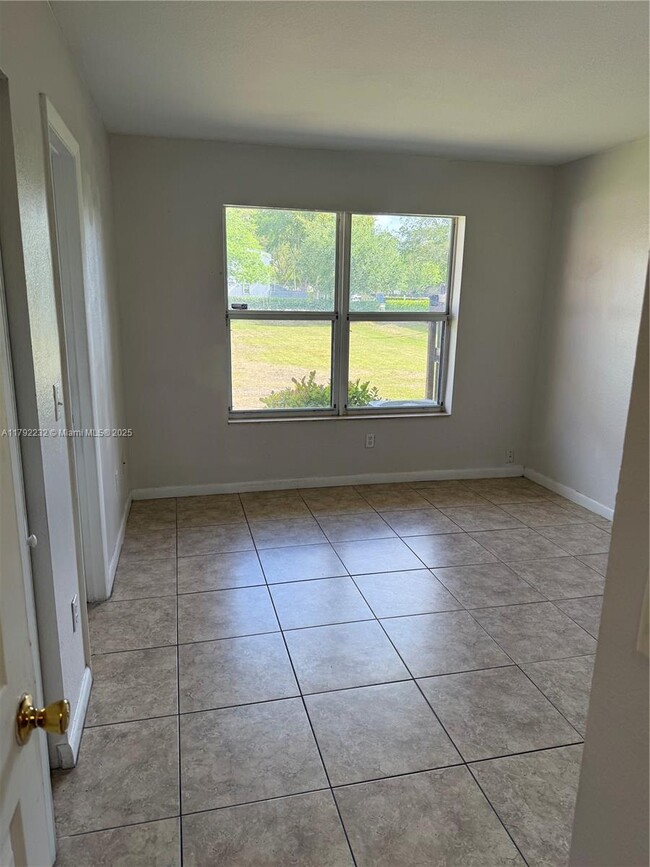 Building Photo - 7605 NW 38th Ct