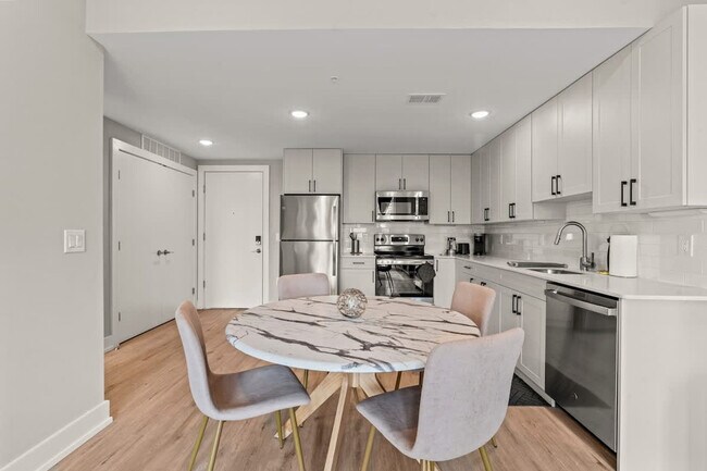 Building Photo - 916 N Delaware Ave