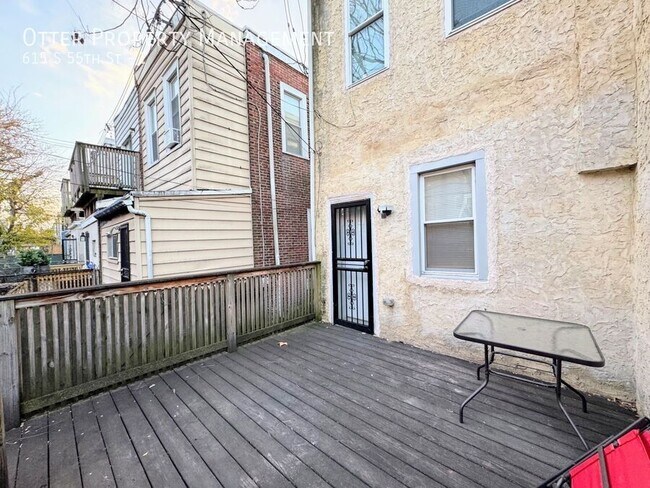 Building Photo - 615 S 55th St