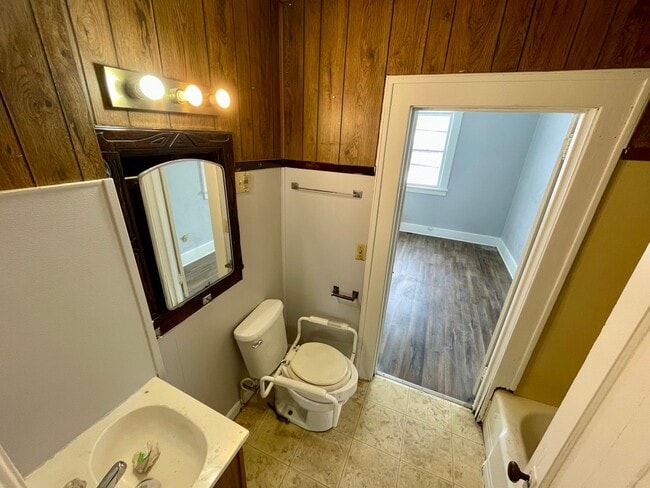 Building Photo - 2-Bedroom Home – Housing Choice Voucher Welcome