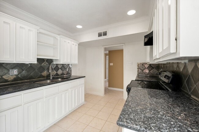 Building Photo - 22831 Millgate Dr