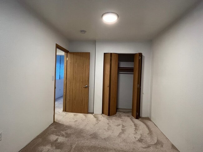 Building Photo - 2 bedroom condo for rent