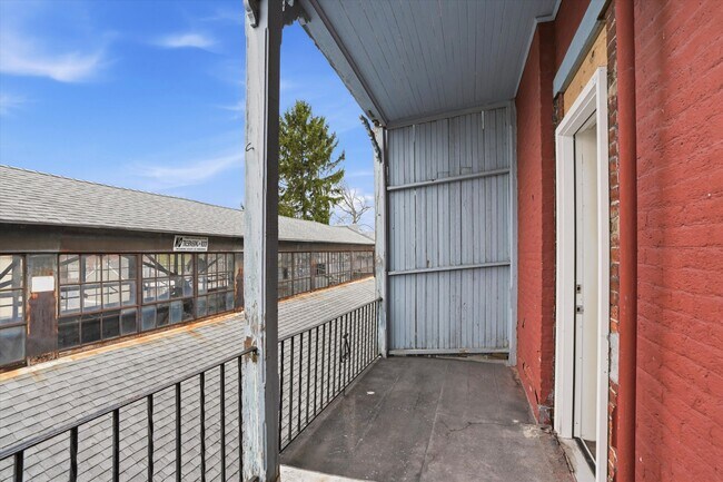 Building Photo - 112 N 11th St