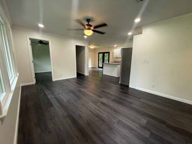 Building Photo - 4 Bedrooms, 2 Bathrooms - Home in Armuchee! **NEWLY REMODELED!!**