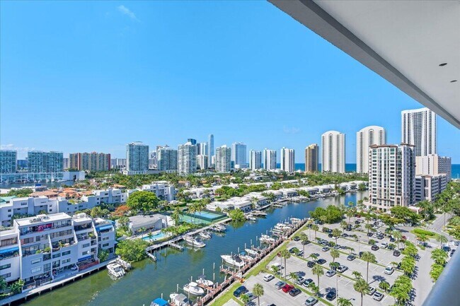 Building Photo - 400 Kings Point Dr
