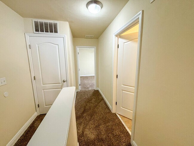Building Photo - Chase Hollow #83 - Pet Friendly!