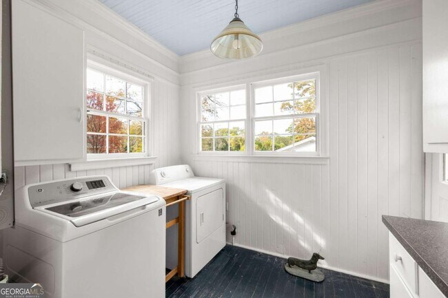 Building Photo - 5450 E Mountain St