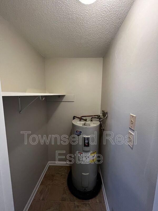 Building Photo - 5874-H Century Oaks Drive