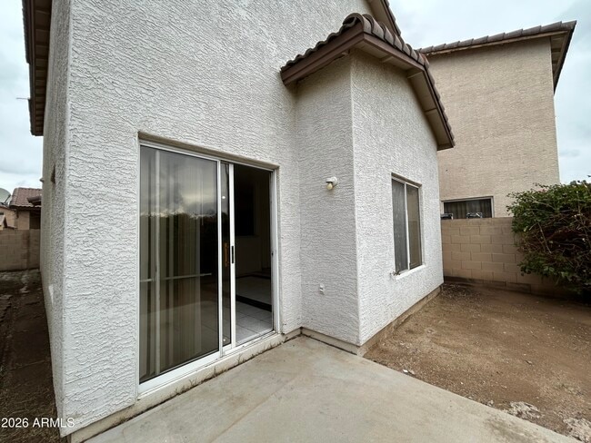 Building Photo - 3809 W Oregon Ave