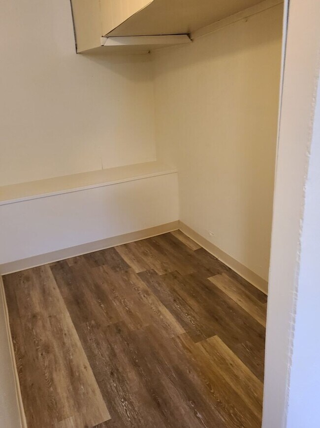 Building Photo - EHN720