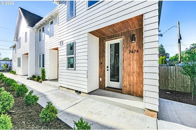 Building Photo - 7474 N Oswego Ave