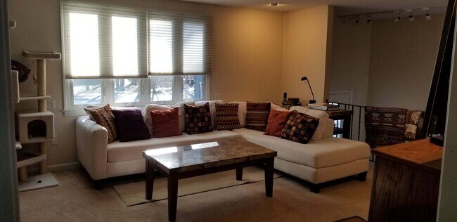 Building Photo - 24 Bayberry Ln