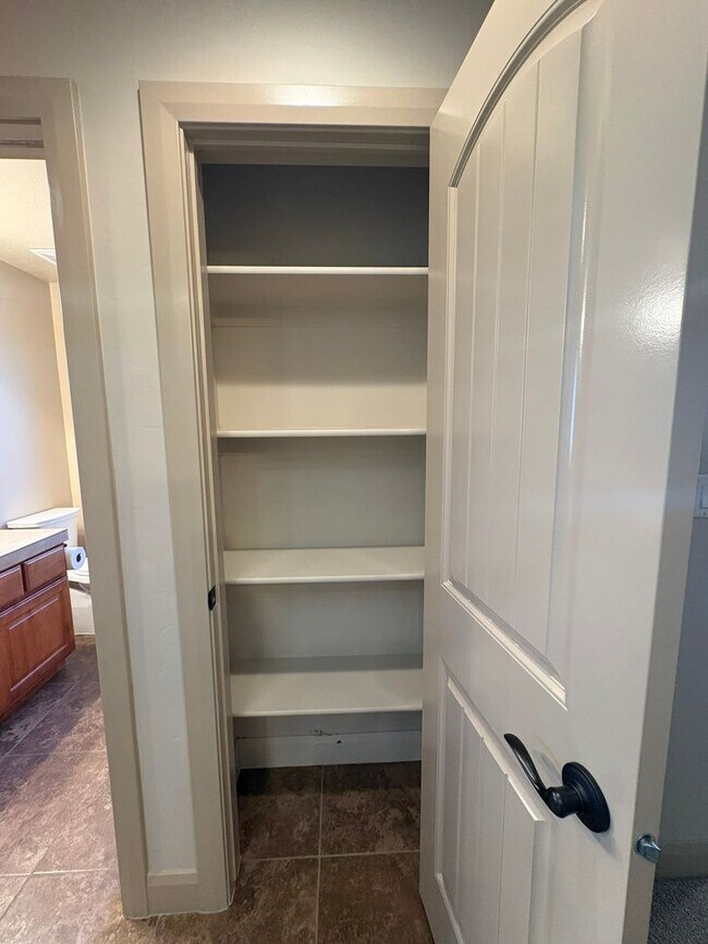 Building Photo - Beautiful Home In Hurricane