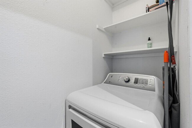 Building Photo - 2720 Oak Springs Dr