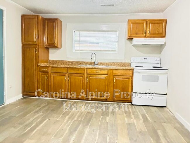 Building Photo - 514 S Maple St