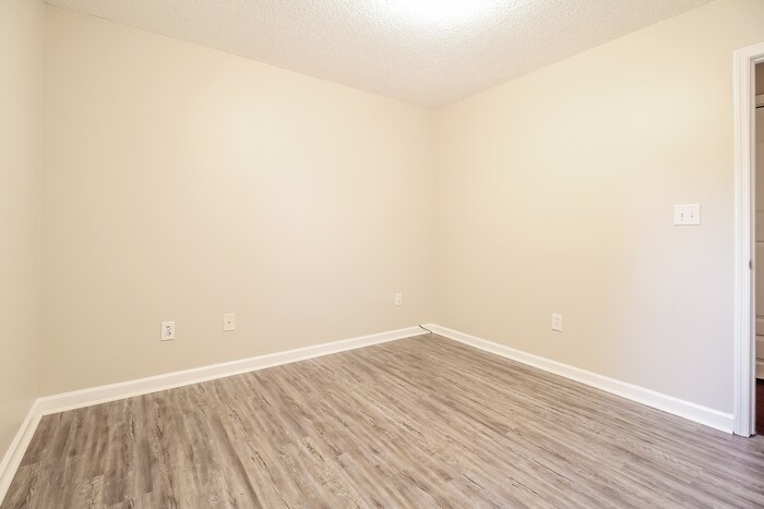 Building Photo - 704 Dunwoody Dr