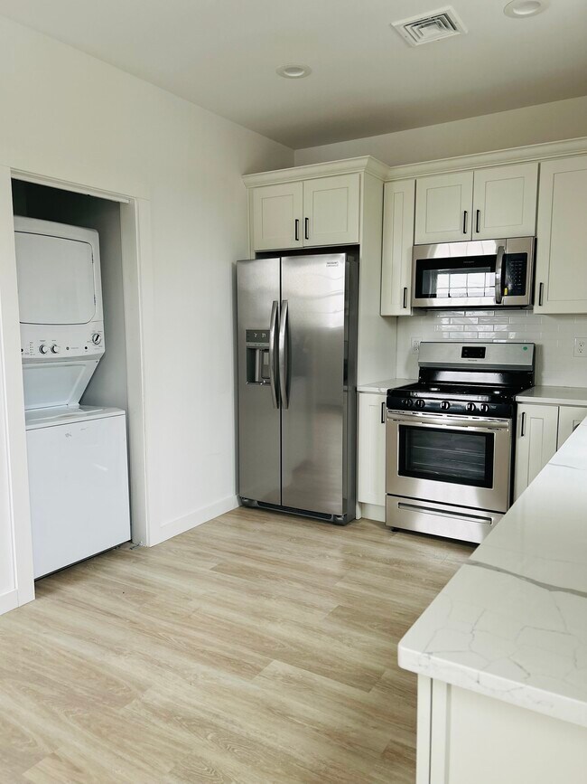 Building Photo - 24 Elmwood Ave