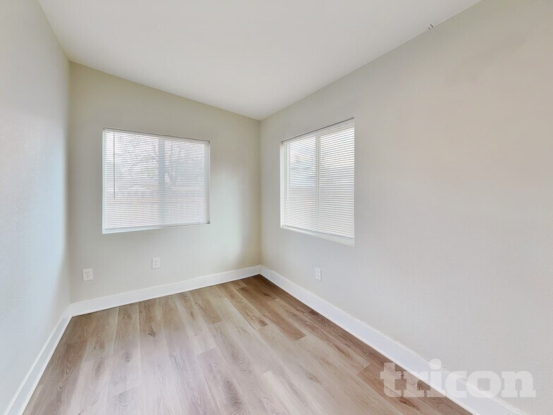 Building Photo - 16384 E Brunswick Pl