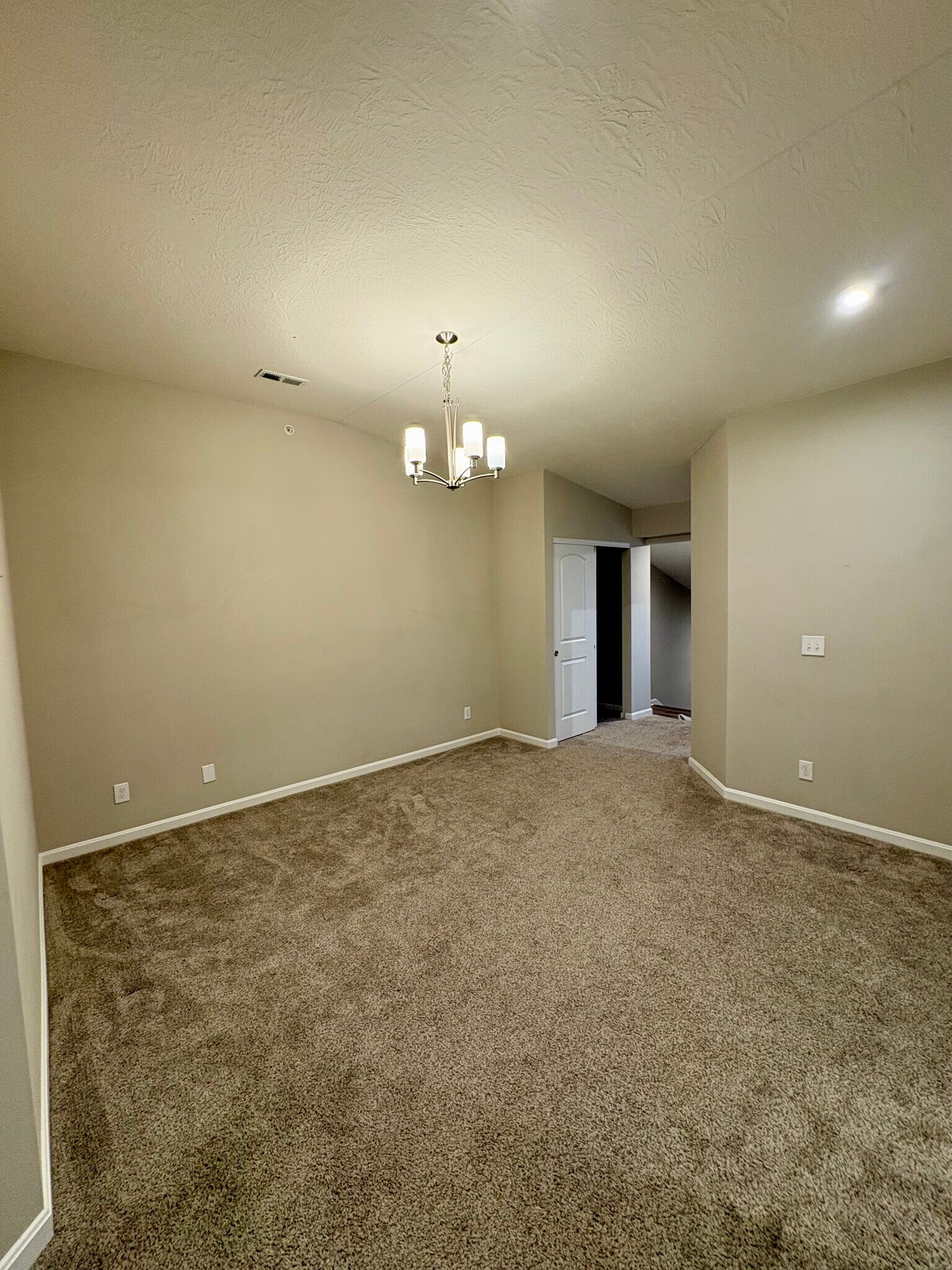 Building Photo - 7568 Woodhaven Ct