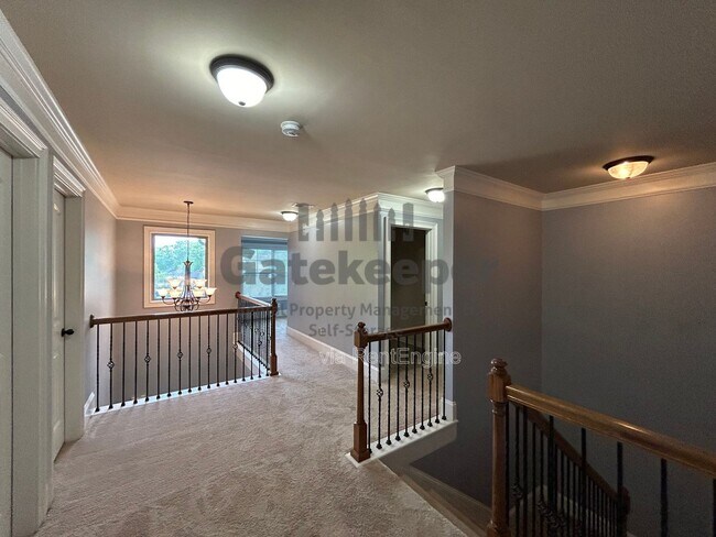 Building Photo - 124 Village Pl