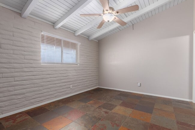 Building Photo - 2-Bedroom Condo in Citrus Acres Steps from...